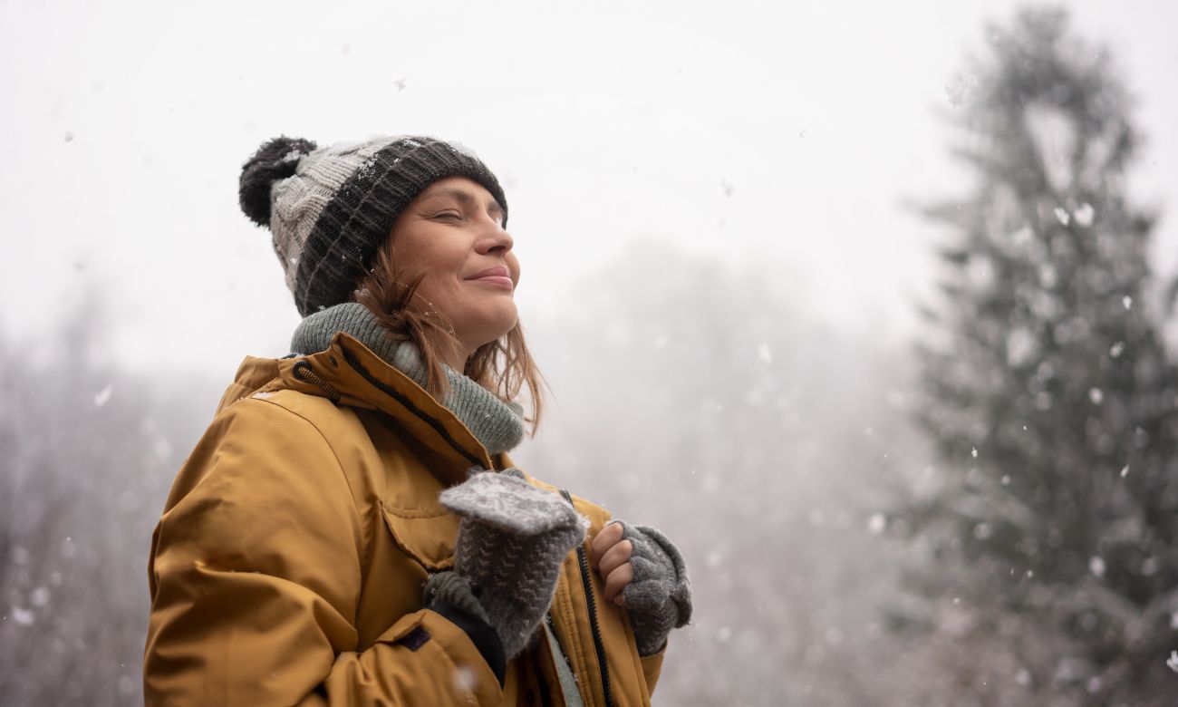 Smart Layering Hacks That Make Winter’s Daily Chill Super Manageable